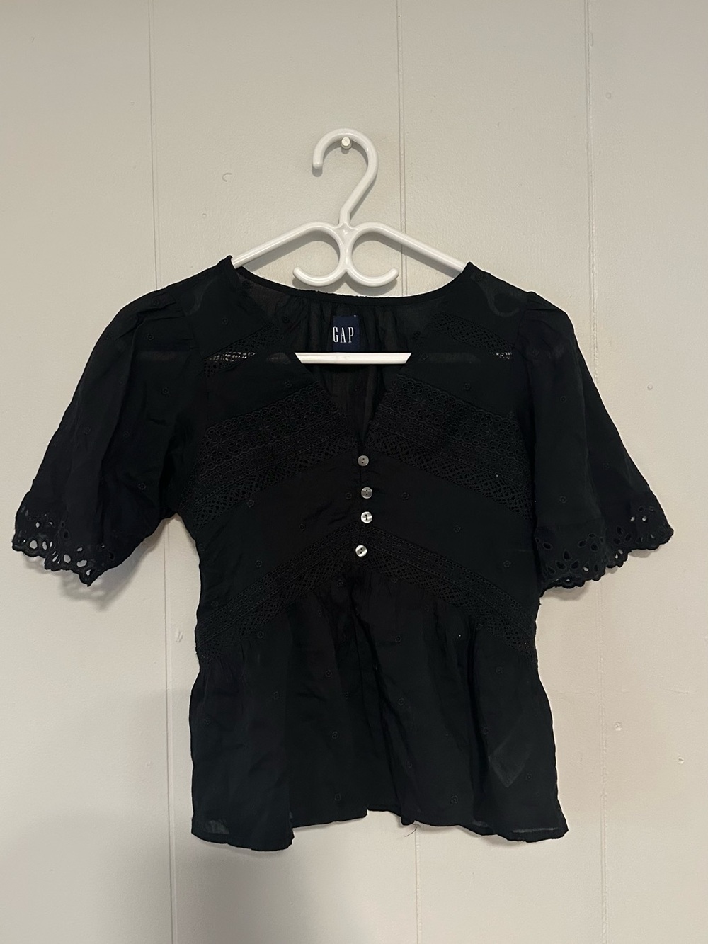 GAP Black Short-Sleeve Lace-Trim Button Front Blouse